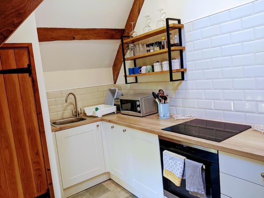 The Old Granary Farm Cottage Abergavenny ภายนอก รูปภาพ