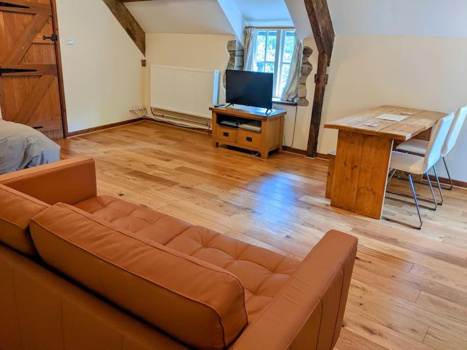 The Old Granary Farm Cottage Abergavenny ภายนอก รูปภาพ